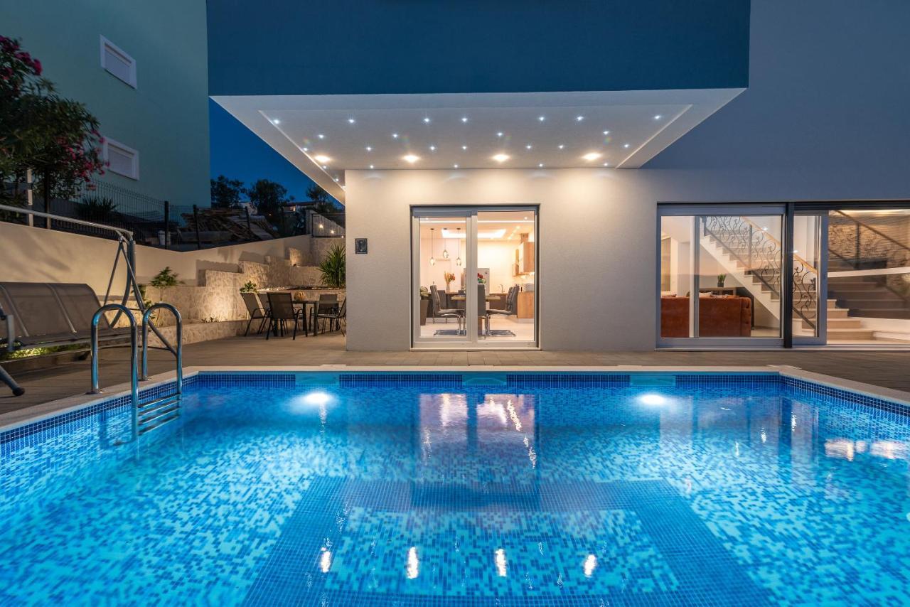 Luxury Sun Stone Heated Pool & Whirlpool Vila Trogir